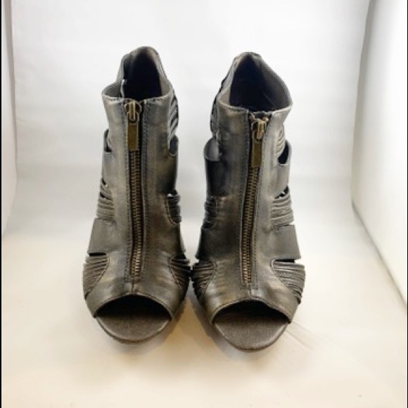 Aldo Shoes - Aldo front zip heels army green Sz 9 , 4.5”